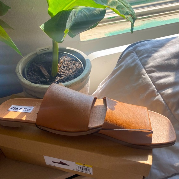Steve Madden KARRMAA TAN LEATHER Sandals!! Brand new!! Several sizes available:) - Picture 2 of 3